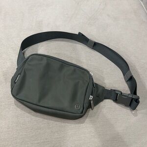 Lululemon Everywhere Belt Bag 2L Olive